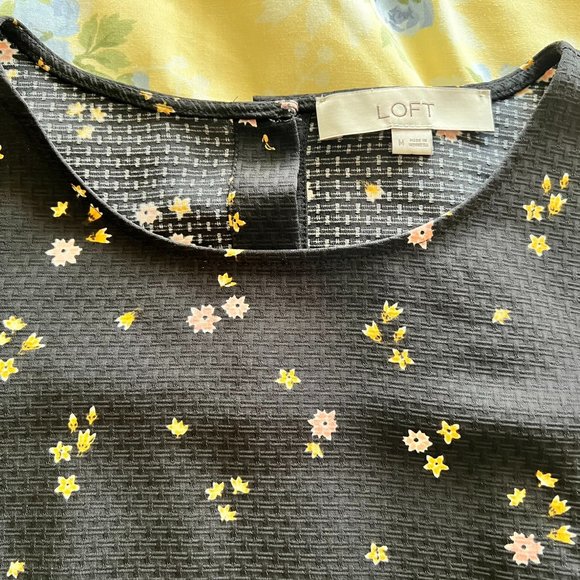 Ann Taylor LOFT Black Floral Blouse w/Puffed Sleeves - Medium - Picture 5 of 5